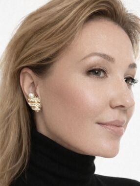 Vintage Christian Dior Pearl Crystal Clip-On Earrings – Gold Tone Statement COA